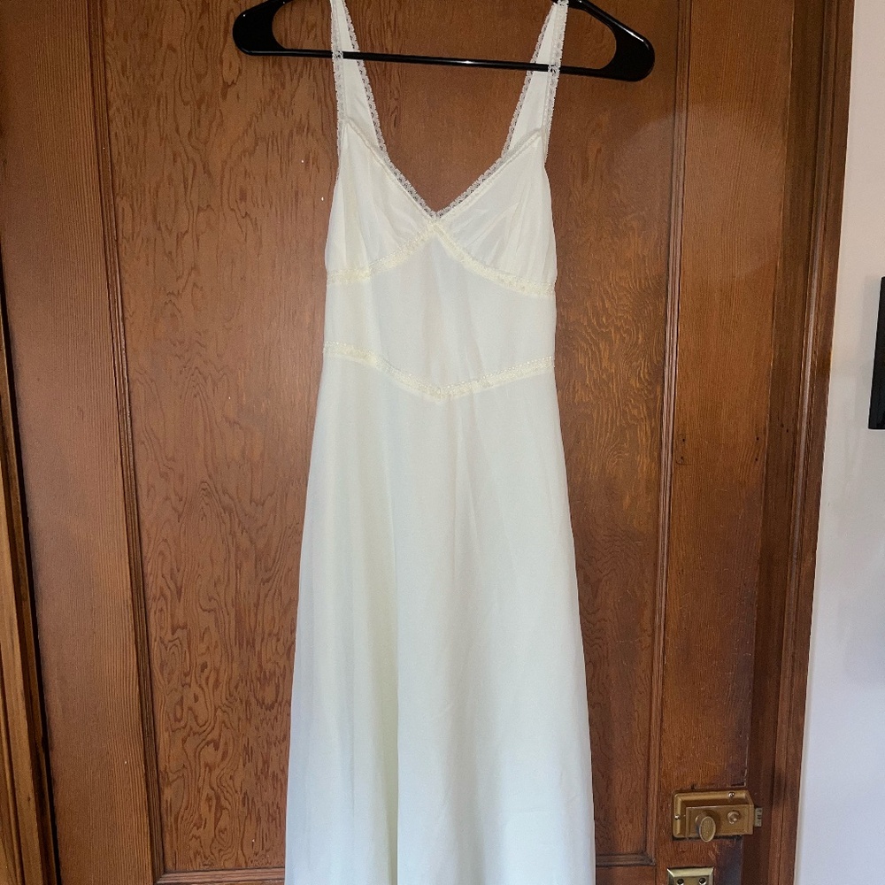 Light yellow lace trimmed midi dress